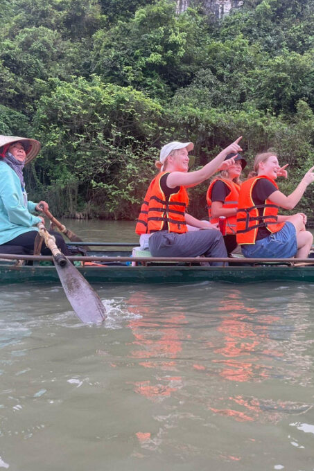 From Hanoi: Ninh Binh Tour With Mua Cave & Tam Coc Boat Trip - Ascend 500 Stone Steps to Mua Cave
