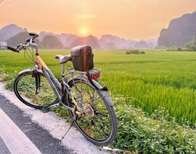 From Hanoi: Ninh Binh - Trang an - Mua Caves - Lunch & Bus - Hiking Mua Cave