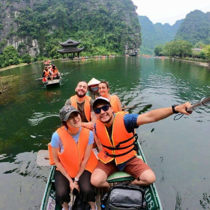From Hanoi: Ninh Binh Trip With Cycling & Buffet Lunch - Buffet Lunch and Boat Tour in Trang An