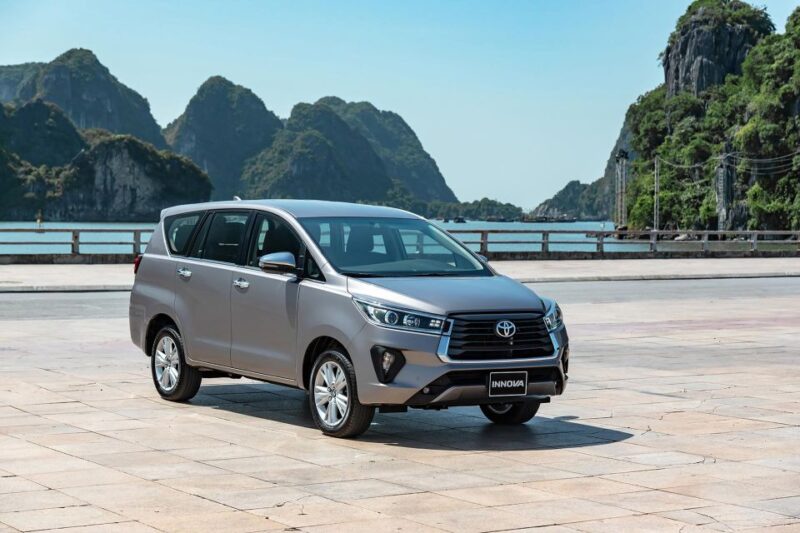 From Hanoi: Private Car to Noi Bai Airport, Ha Long, Ninh Binh - Vehicle and Capacity