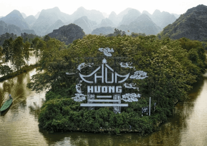 From Hanoi: Private Tour Incense Village & Perfume Pagoda - Incense Village Exploration