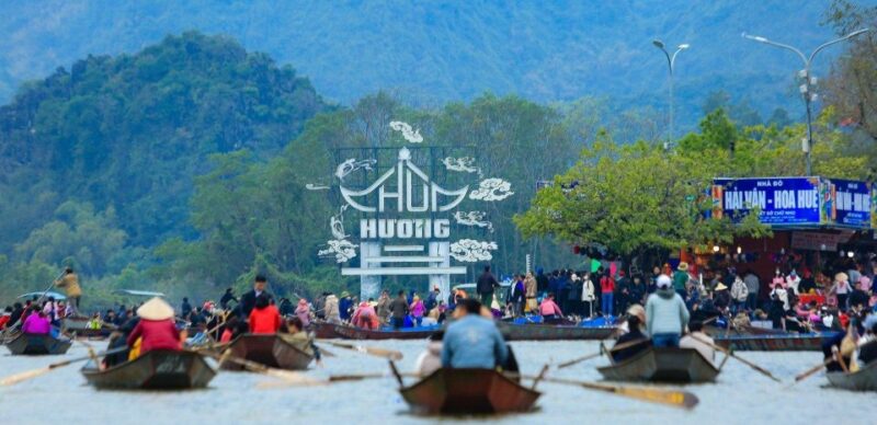 From Hanoi: Private Tour Incense Village & Perfume Pagoda - Incense Village Exploration