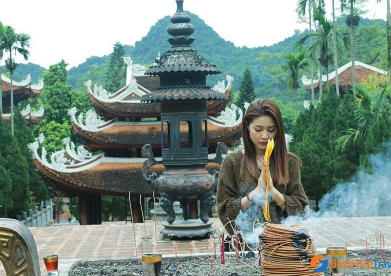 From Hanoi: Private Tour Incense Village & Perfume Pagoda - Trek or Cable Car