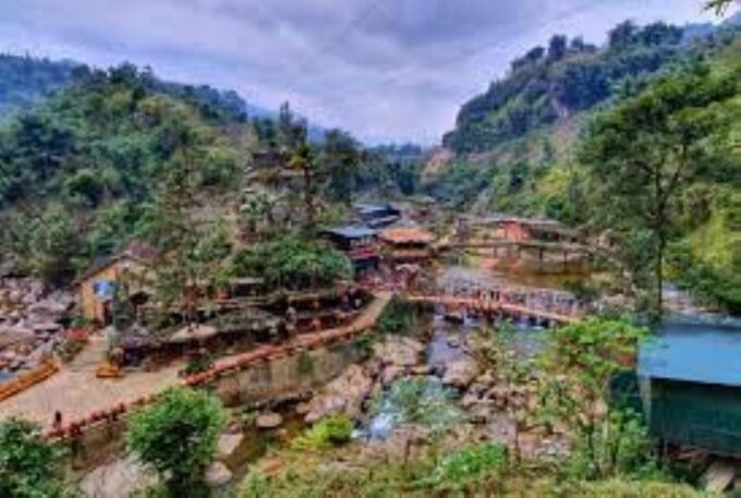 From Hanoi: Sapa 2-Day Tour With Fansipan Peak Cable Car - Weather and Accessibility