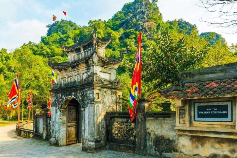 From Hanoi: Tam Coc Boat Trip and Hoa Lu & Mua Cave Tour - Itinerary Highlights