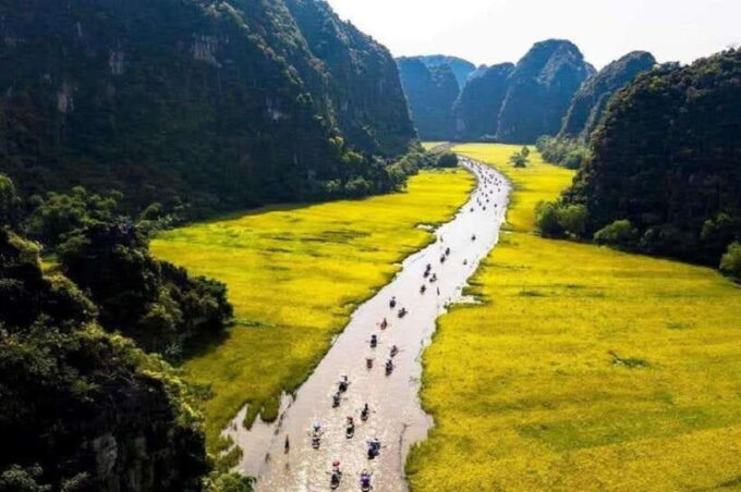 From Hanoi: Tam Coc Boat Trip and Hoa Lu & Mua Cave Tour - Conquering Mua Cave