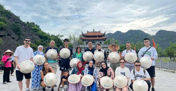 From Hanoi: Tam Coc or Trang An, Hoa Lu & Mua Cave Tour - Exploring Hoa Lu