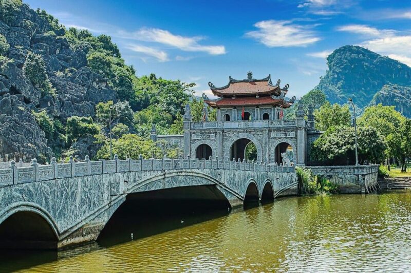 From Hanoi - Trang An - Bai Dinh- Mua Cave Trip by Limousine - Participant Restrictions