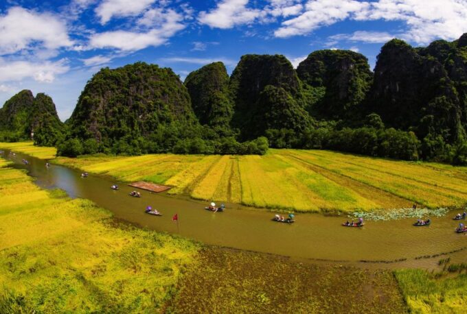 From Hanoi: Trang An Boat, Bai Dinh Pagoda, & Mua Cave Tour - Tour Group Size