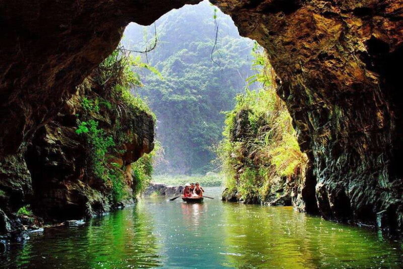 From Hanoi: Trang An, Hoa Lu, Mua Cave 1 Day Tour - Morning Excursion