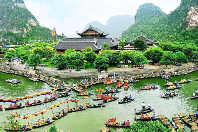 From Hanoi: Trang An, Hoa Lu, Mua Cave 1 Day Tour - Boat Trip to Trang An