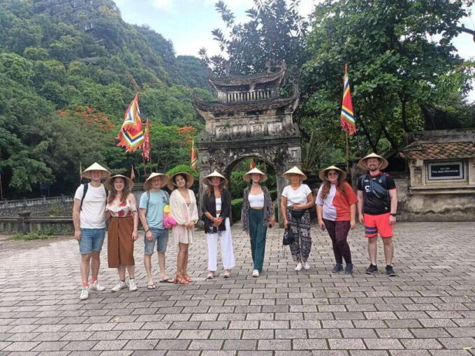 From Hanoi: Trang An, Hoa Lu, Mua Cave 1 Day Tour - Mua Cave Ascent