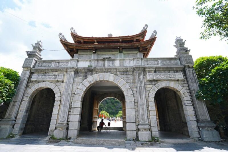 From Hanoi Visit Hoa Lu Capital - Tam Coc Boating - Biking - Dinh King Temple and Le King Temple