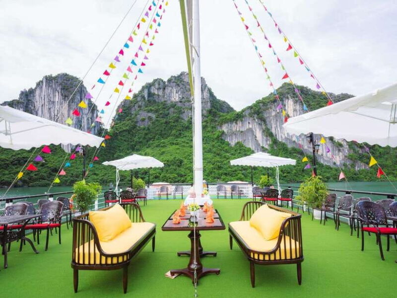 From Hanoi:1 Day Ha Long Bay Premium Cruise-Buffet & Jacuzzi - Cruise Experience