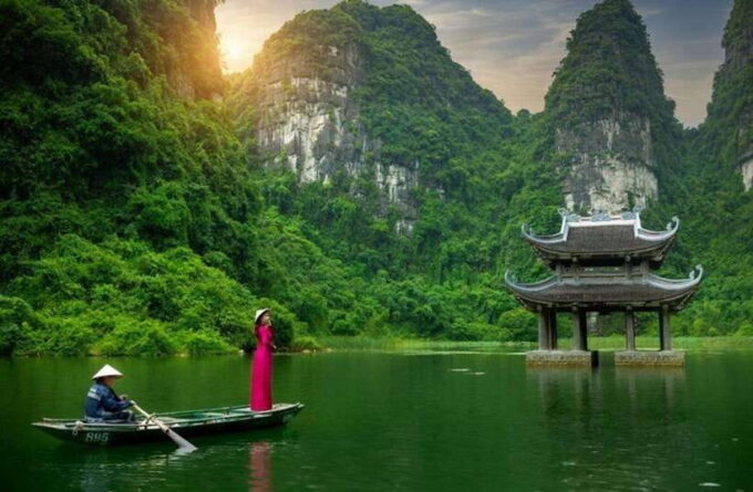 From Hanoi:Bai Dinh, Trang An,Mua Cave Group or Private Tour - Exploring Bai Dinh Temple Complex