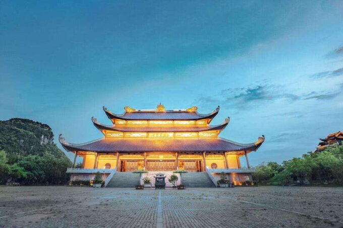 From Hanoi:Bai Dinh, Trang An,Mua Cave Group or Private Tour - Trang An Boat Tour
