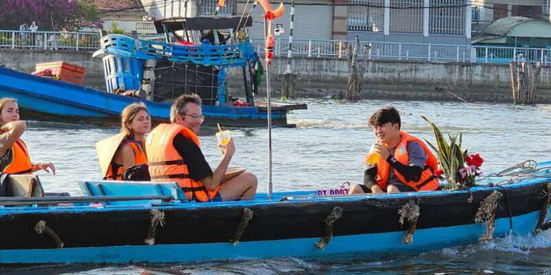 From HCM: 2-Day Mekong Delta Floating Market Exit Phu Quoc - Day 1: Vinh Trang Pagoda and Mekong River Exploration