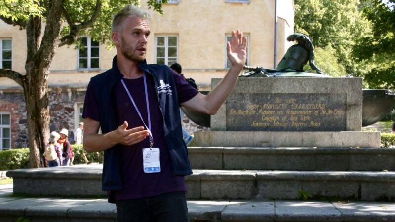 From Helsinki: Ferry Ride to Suomenlinna & Walking Tour - Tour Overview