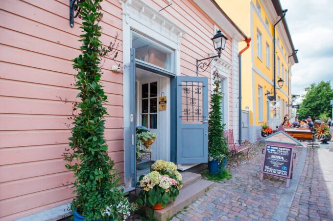 From Helsinki: Private Day Trip to Porvoo - Booking and Availability