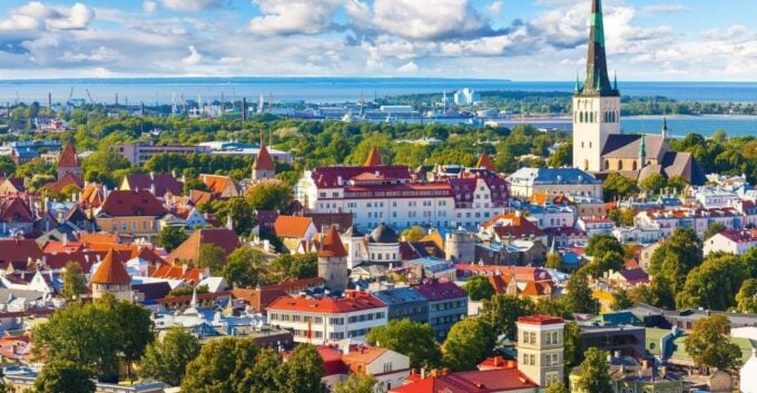 From Helsinki: Tallinn Guided Full-Day Tour by Ferry - Guided Tour in Tallinn