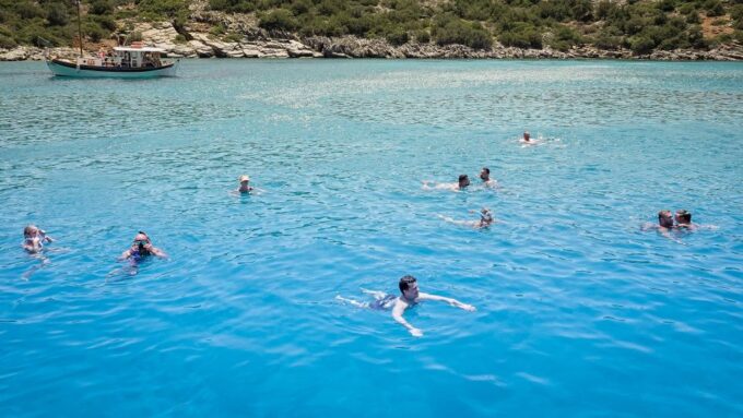 From Heraklion: Elounda, Kolokitha, and Spinalonga Boat Trip - Onboard Amenities and Dining