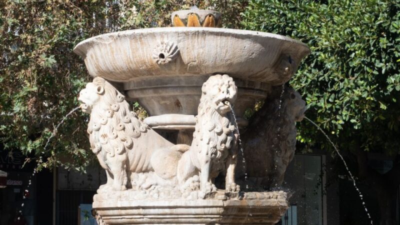 From Heraklion: Historical Center City Tour & Knossos Palace - Transportation and Guidance