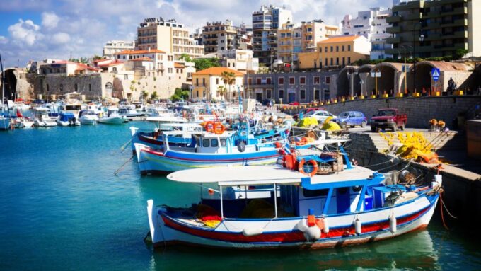 From Heraklion: Historical Center City Tour & Knossos Palace - Language Availability