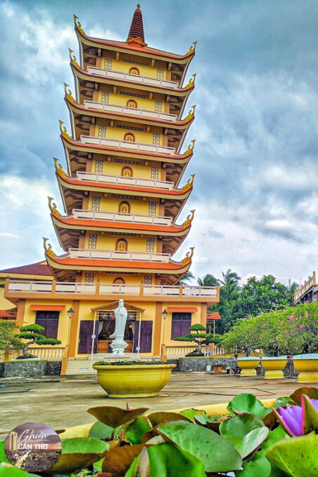 From Ho Chi Minh City: Mekong Delta Delta Tour - Touring Vinh Trang Pagoda