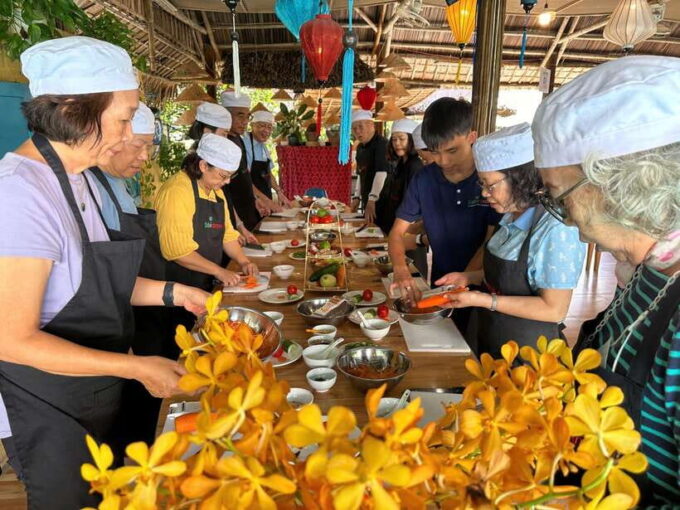 From Hoi An: Authentic Vietnamese Cooking Tour - Cruising the Thu Bon River