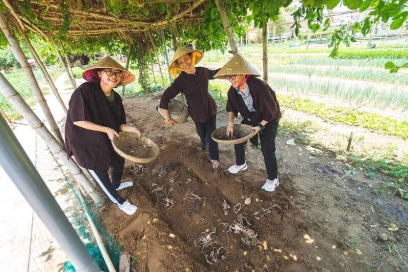 From Hoi An: Tra Que Vegetable Village - Cooking Class - Getting to the Tra Que Vegetable Village