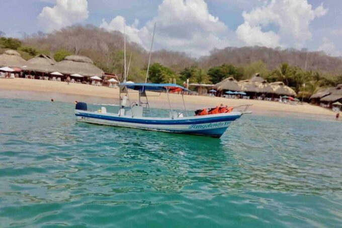 From Huatulco: Private 5 Bays Boat Tour - Tour Guide and Boat Captain