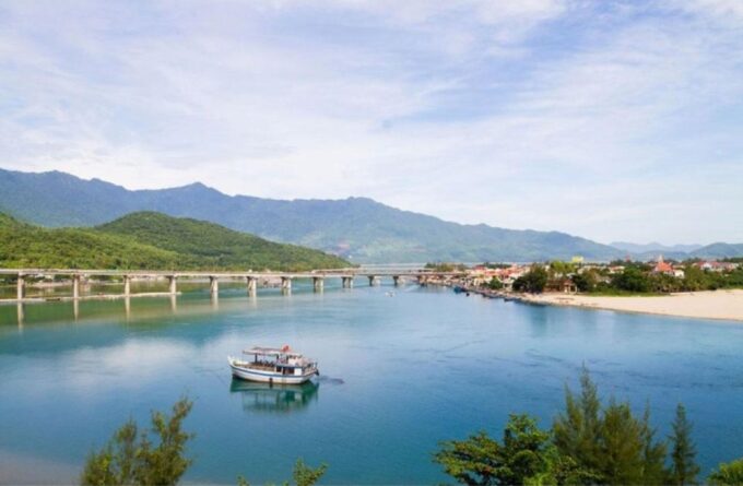 From Hue /HoiAn: Sightseeing Transfer Between Hue and Hoi An - Lap An Lagoon and Oysters Farming Village