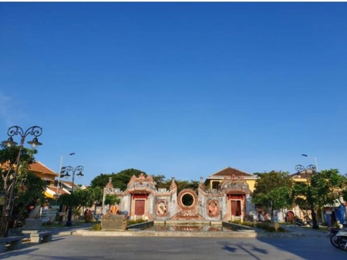 From Hue: Hue Imperial City Fullday Tour by Private Car/Tour - Admiring Thien Mu Pagoda