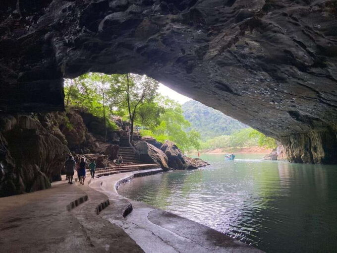 From Hue: Phong Nha Cave and La Vang Holy Land Day Trip - Capturing Memories at Hien Luong Bridge and Ben Hai River