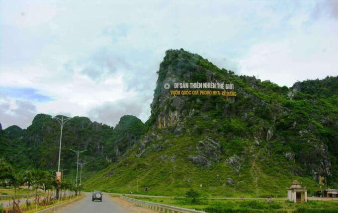 From Hue : Private Car to Phong Nha via DMZ & Sightseeing - Crossing the Hien Luong Bridge