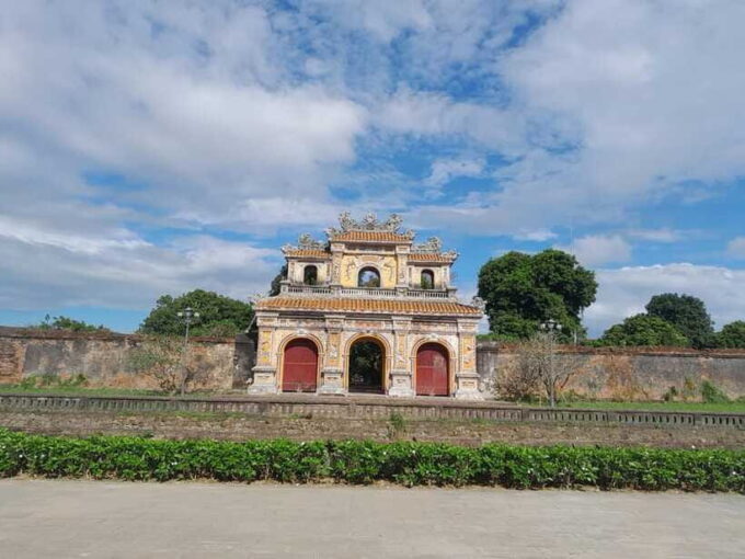 From Hue: Private Transfer to Hoi an With Hue Royal Tombs - Included Services and Important Information