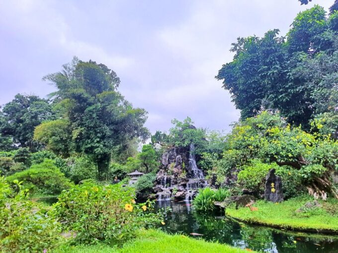 From Hue: Visit 3 Famous Pagodas of Hue & Tu Duc Tomb - Private Car Transportation