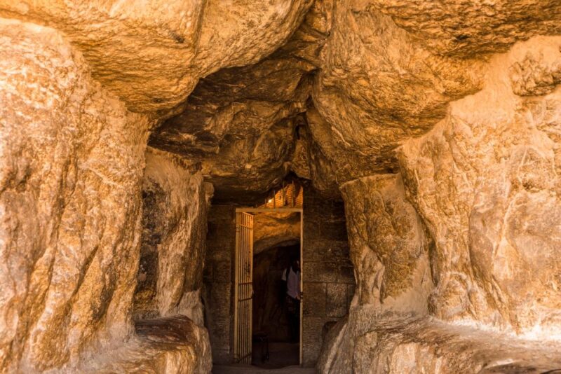 From Hurghada: Giza Pyramids, Sphinx, Museum Cairo Day Trip - Included Services