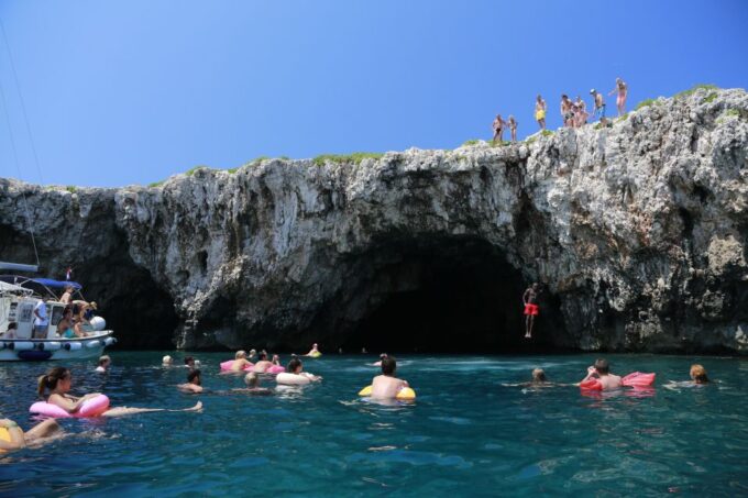 From Hvar: Pakleni Islands & Red Rocks Comfort Sailboat Tour - Lunch and Dining