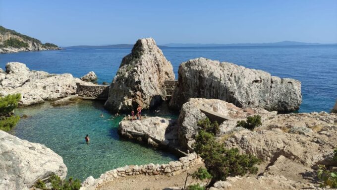 From Hvar: Red Rocks and Secret Caves Boat Tour - Exploring Hvars Natural Wonders