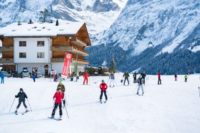 From Interlaken: 8-Hour Skiing in Grindelwald for Beginners - Meeting Point and Preparation