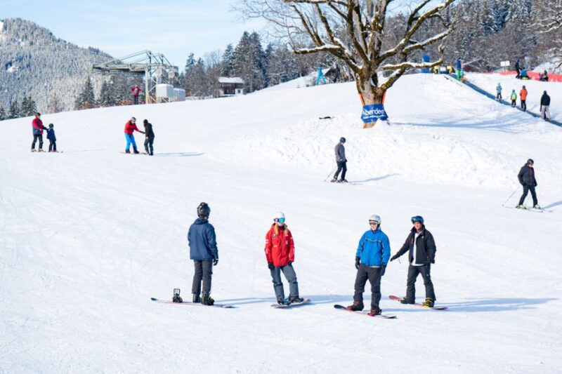 From Interlaken: Grindelwald Beginners Snowboarding Lesson - Meeting Point and Weather Considerations