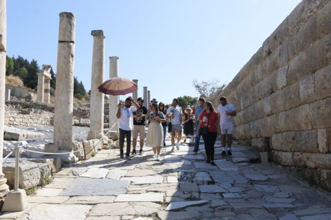 From Istanbul: Ephesus & ŞIrince Day Trip W/ Wine Tasting - Exploring Ephesus, A Christian Landmark
