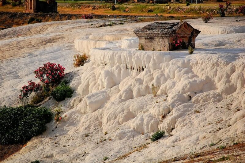 From Istanbul: Guided Pamukkale Tour With Flight and Lunch - Roundtrip Flight Ticket