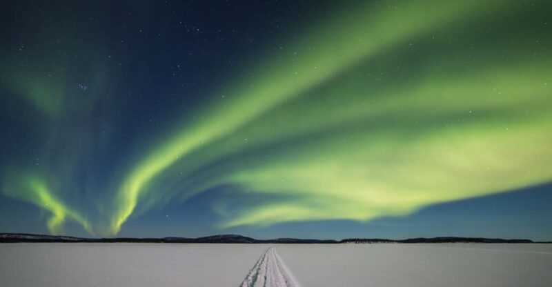 From Ivalo: Northern Lights Tour to Lake Inari With Dinner - Exploring the Northern Lights