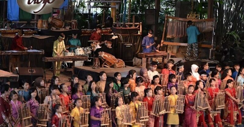 From Jakarta: Bandung Sightseeing Tour by Van With Lunch - Experience and Highlights