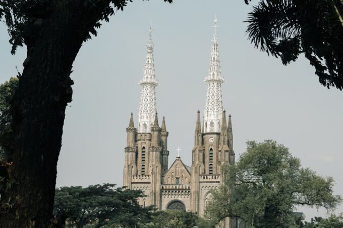 From Jakarta: Highlights of Java Guided Eight-Day Tour - Tumpaksewu Waterfall and Trekking