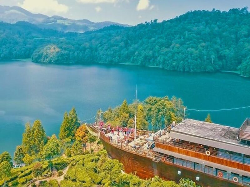 From Jakarta: White Crater, Pinisi Lake, Tea Plantation - Key Points