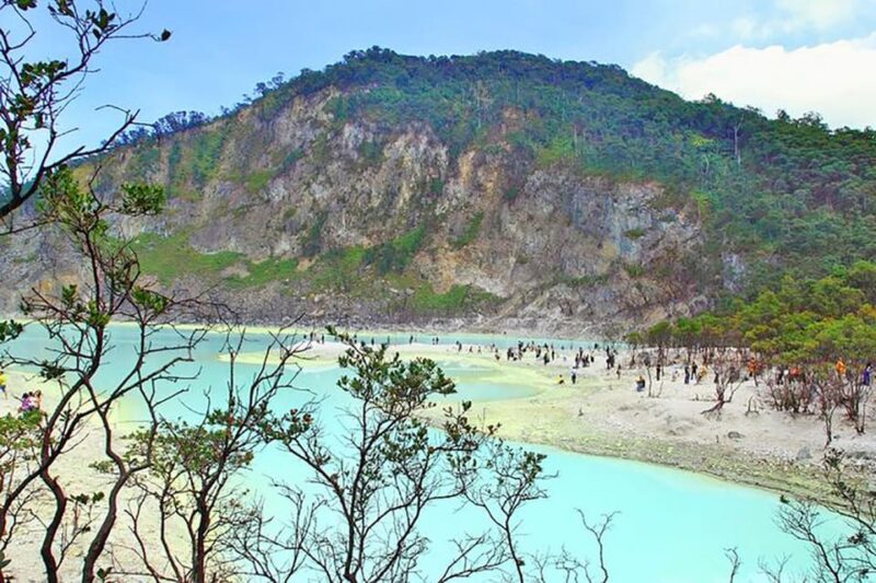 From Jakarta: White Crater, Pinisi Lake, Tea Plantation - Itinerary and Travel Logistics