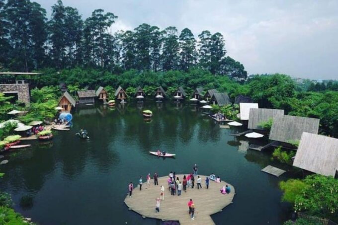 From Jakarta: White Crater, Pinisi Lake, Tea Plantation - Destination Insights and History